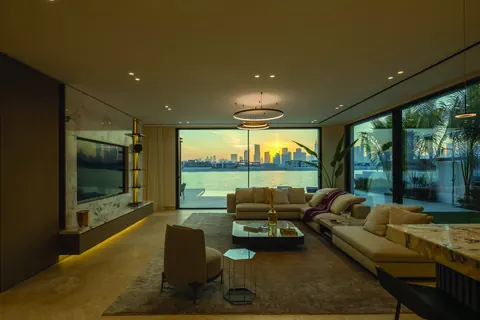 Modern Villa Beach Front Private pool with cabana and BBQ area, 5 bedrooms in Palm Jumeirah - Dubai best for sale For Super Rich
