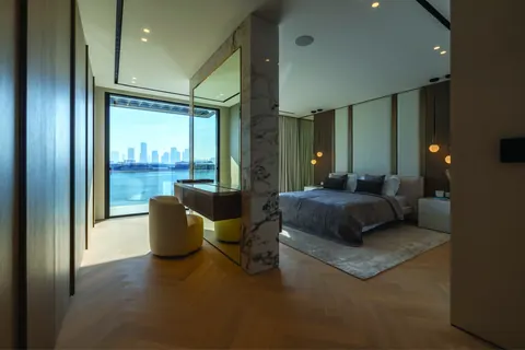 Modern Villa Beach Front Private pool with cabana and BBQ area, 5 bedrooms in Palm Jumeirah - Dubai top for sale For Super Rich