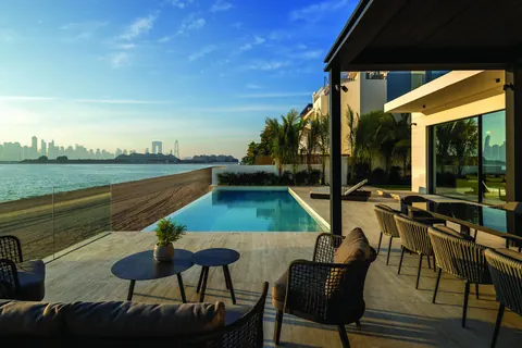 Modern Villa Beach Front Private pool with cabana and BBQ area, 5 bedrooms in Palm Jumeirah - Dubai property for sale For Super Rich