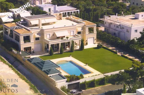 Luxury Villa Quiet area & Pool 5 cars parking space, 4+2 bedrooms in Athens