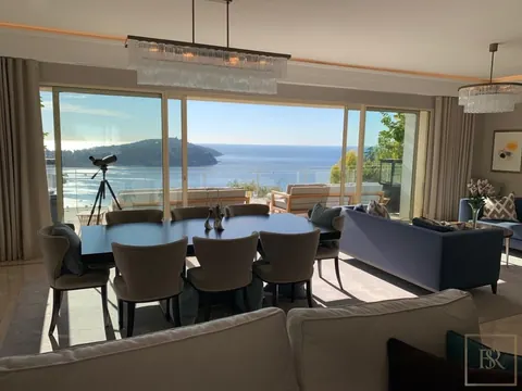 Luxury Villa Overlooking Baie de Villefranche Pool, Jacuzzi and sauna, +5 bedrooms in St Jean Cap Ferrat available for sale For Super Rich