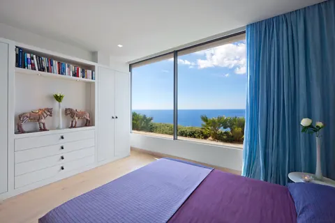 Luxury Villa Beach Front Panoramic View, 3 bedrooms in Mallorca value for sale For Super Rich