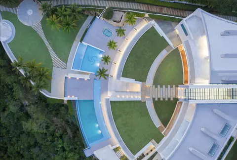 Luxury Villa Incredible swimming pool shape Ocean view, 10 bedrooms in CASA DE CAMPO - LA ROMANA available for sale For Super Rich
