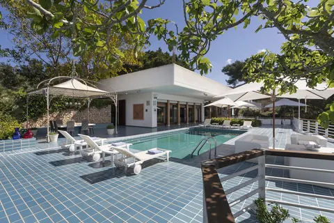 Luxury Villa Beach Front wonderful panoramic Mediterranean sea view, 9 bedrooms in Mallorca value for sale For Super Rich
