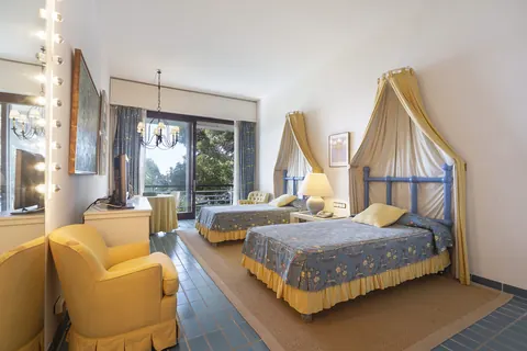Luxury Villa Beach Front wonderful panoramic Mediterranean sea view, 9 bedrooms in Mallorca ultra luxury for sale For Super Rich