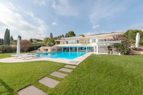 High-end Villa Lake front private boathouse, 9 bedrooms in Padenghe sul Garda - Lake Garda V000859 for sale For Super Rich