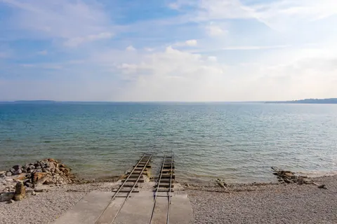 High-end Villa Lake front private boathouse, 9 bedrooms in Padenghe sul Garda - Lake Garda best for sale For Super Rich