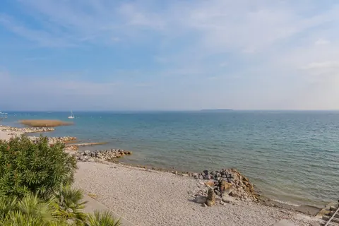 High-end Villa Lake front private boathouse, 9 bedrooms in Padenghe sul Garda - Lake Garda price for sale For Super Rich