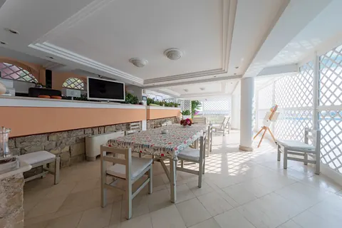High-end Villa Lake front private boathouse, 9 bedrooms in Padenghe sul Garda - Lake Garda Classified ads for sale For Super Rich