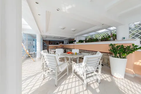 High-end Villa Lake front private boathouse, 9 bedrooms in Padenghe sul Garda - Lake Garda deal for sale For Super Rich