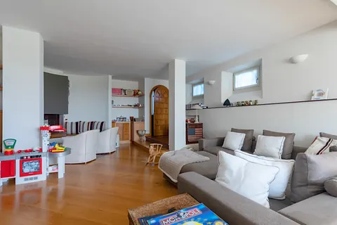 High-end Villa Lake front private boathouse, 9 bedrooms in Padenghe sul Garda - Lake Garda ultra luxury for sale For Super Rich