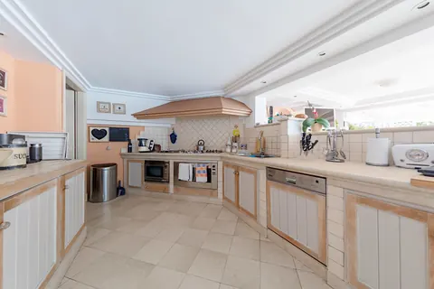 High-end Villa Lake front private boathouse, 9 bedrooms in Padenghe sul Garda - Lake Garda exclusive for sale For Super Rich