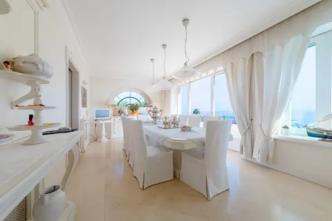 High-end Villa Lake front private boathouse, 9 bedrooms in Padenghe sul Garda - Lake Garda photos for sale For Super Rich