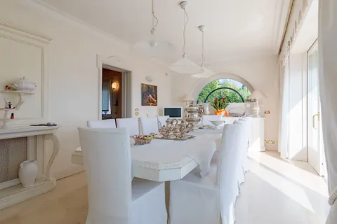 High-end Villa Lake front private boathouse, 9 bedrooms in Padenghe sul Garda - Lake Garda image for sale For Super Rich