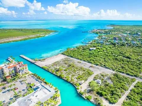 Luxury Villa Leeward Community Beachfront, 5 bedrooms in Providenciales Classified ads for sale For Super Rich