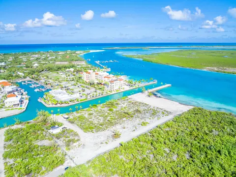 Luxury Villa Leeward Community Beachfront, 5 bedrooms in Providenciales deal for sale For Super Rich