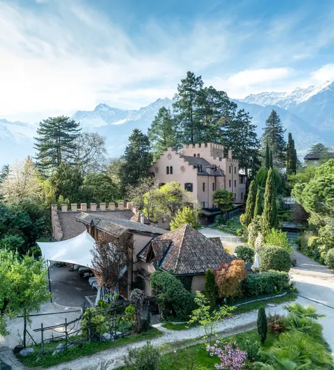Luxury Castle Panoramic View and Mountain view, 8 bedrooms in Merano South Tyrol top for sale For Super Rich