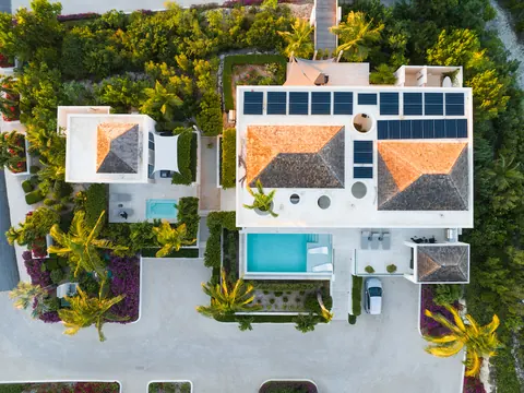 Luxury House Beach Front pickleball court, outdoor cinema, 14 bedrooms in Providenciales New for sale For Super Rich