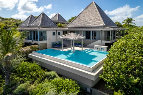 Traditional Villa Red Rock  Panoramic Caribbean Ocean & Mountain views, 3 bedrooms in Virgin Gorda Villa Red Rock for sale For Super Rich