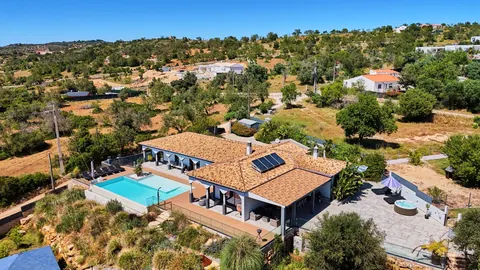 Modern House Mountain View, infinity pool, heated jacuzzi, 6 bedrooms in Algarve Used for sale For Super Rich