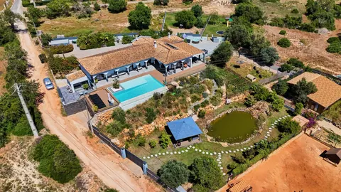 Modern House Mountain View, infinity pool, heated jacuzzi, 6 bedrooms in Algarve