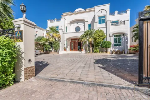 Luxury Villa Golf View Gorgeous Pool Adjoins a Jacuzzi, 6 bedrooms in Emirates Hills - Dubai LP02123 for sale For Super Rich