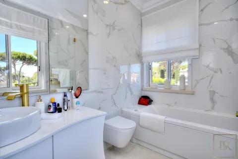 Elegant Villa open-concept lounge beautifully tiled swimming pool, 4 bedrooms in Algarve real estate for sale For Super Rich