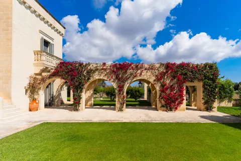 Design Villa Panoramic View, 5 bedrooms in Carpignano Salentino buy for sale For Super Rich