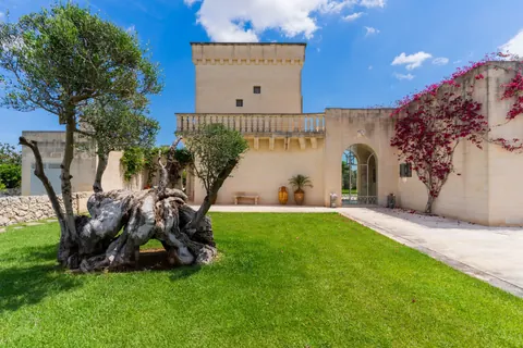 Design Villa Panoramic View, 5 bedrooms in Carpignano Salentino deal for sale For Super Rich