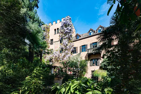 Luxury Castle Panoramic View and Mountain view, 8 bedrooms in Merano South Tyrol 1709 for sale For Super Rich