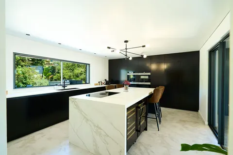 Modern House Mountain View, infinity pool, heated jacuzzi, 6 bedrooms in Algarve price for sale For Super Rich