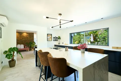 Modern House Mountain View, infinity pool, heated jacuzzi, 6 bedrooms in Algarve value for sale For Super Rich