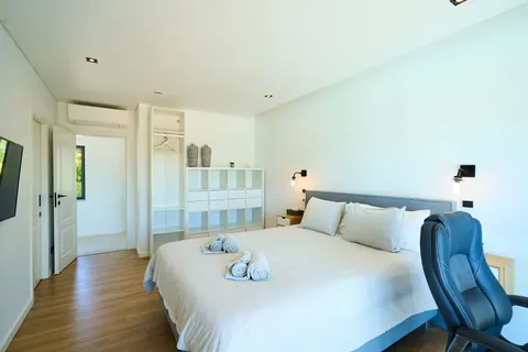 Modern House Mountain View, infinity pool, heated jacuzzi, 6 bedrooms in Algarve ultra luxury for sale For Super Rich
