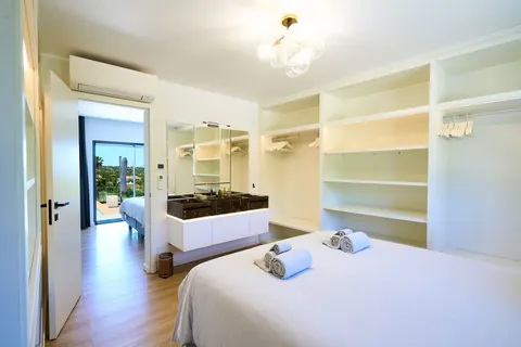 Modern House Mountain View, infinity pool, heated jacuzzi, 6 bedrooms in Algarve prix for sale For Super Rich
