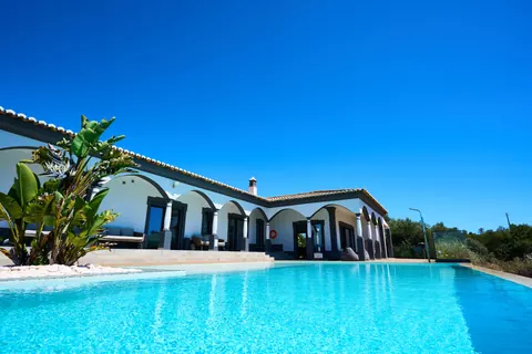 Modern House Mountain View, infinity pool, heated jacuzzi, 6 bedrooms in Algarve property for sale For Super Rich