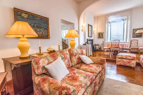Premium Villa overlooks the Borromean Islands two large terraces, 6 bedrooms in Lake Maggiore luxury for sale For Super Rich