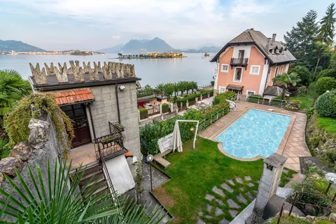 Premium Villa overlooks the Borromean Islands two large terraces, 6 bedrooms in Lake Maggiore top for sale For Super Rich