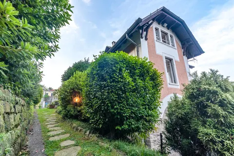 Premium Villa overlooks the Borromean Islands two large terraces, 6 bedrooms in Lake Maggiore deal for sale For Super Rich