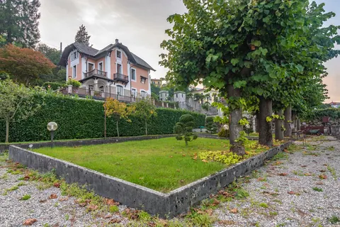 Premium Villa overlooks the Borromean Islands two large terraces, 6 bedrooms in Lake Maggiore property for sale For Super Rich