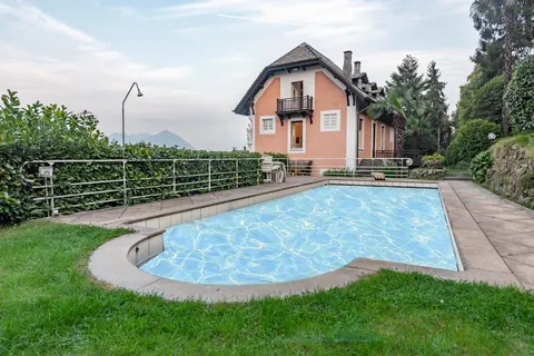 Premium Villa overlooks the Borromean Islands two large terraces, 6 bedrooms in Lake Maggiore best for sale For Super Rich