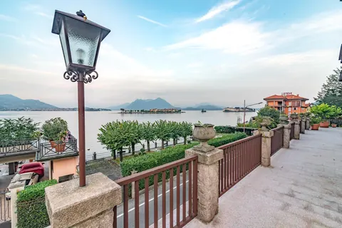 Premium Villa overlooks the Borromean Islands two large terraces, 6 bedrooms in Lake Maggiore search for sale For Super Rich