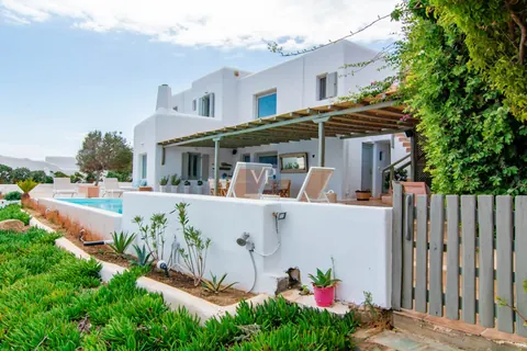 Elegant Villa Blanca sea views of Psarrou beach in Agios Lazaros, infinity pool, 5 bedrooms in Mykonos available for sale For Super Rich