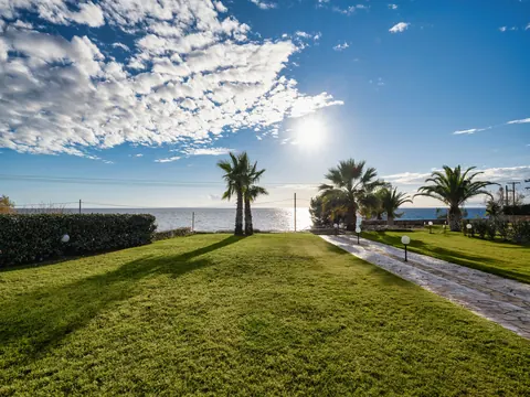 Premium Hotel Beach Front Sea View, 14 bedrooms in Halkidiki value for sale For Super Rich
