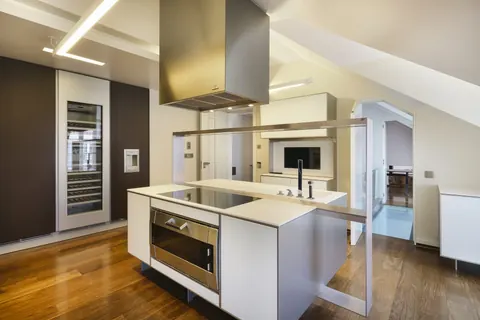 Elegant Apartment City View Private roof terrace, 3 bedrooms in Lisbon property for sale For Super Rich