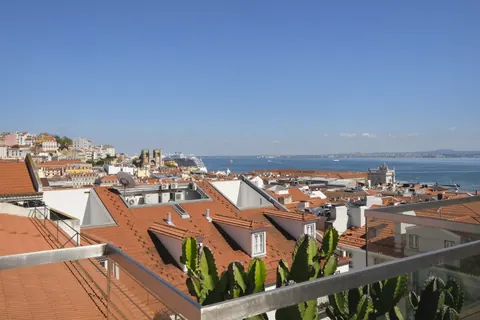 Elegant Apartment City View Private roof terrace, 3 bedrooms in Lisbon Used for sale For Super Rich