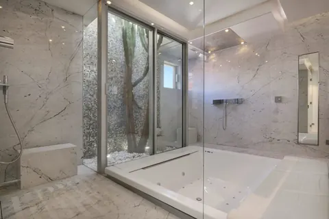 Elegant Apartment City View Private roof terrace, 3 bedrooms in Lisbon luxury for sale For Super Rich