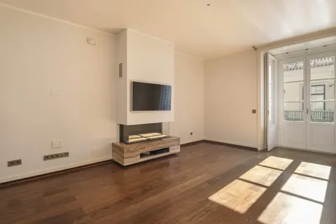 Elegant Apartment City View Private roof terrace, 3 bedrooms in Lisbon top for sale For Super Rich