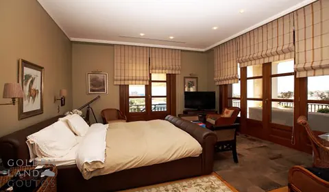 Luxury Villa Quiet area & Pool 5 cars parking space, 4+2 bedrooms in Athens Classified ads for sale For Super Rich