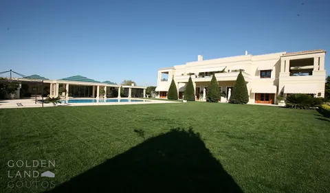 Luxury Villa Quiet area & Pool 5 cars parking space, 4+2 bedrooms in Athens 4-183 for sale For Super Rich