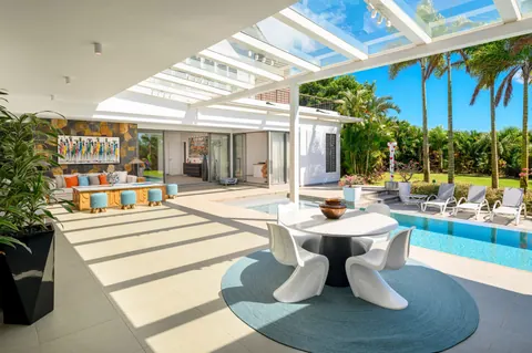 Premium Villa Golf View tropical gem, 4 bedrooms in Mont Choisy available for sale For Super Rich